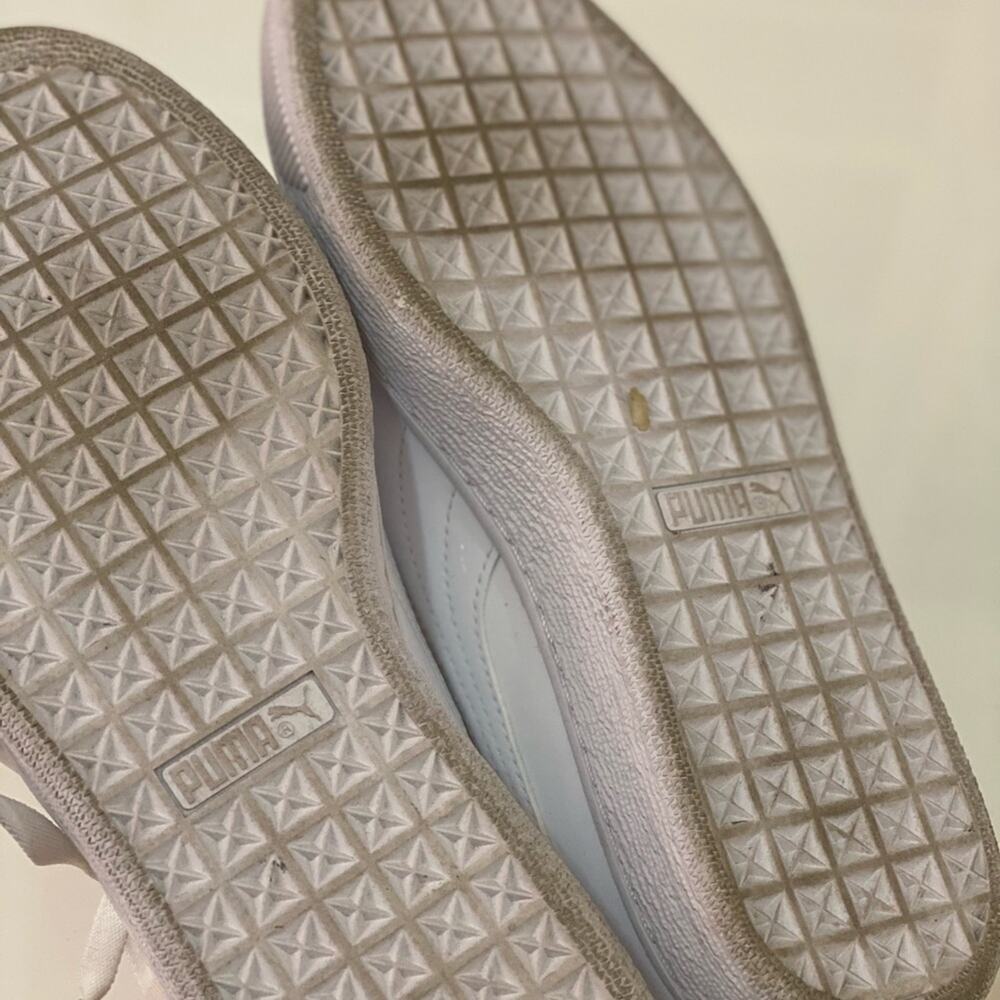 Puma heart sneakers! True to size - Picture 7 of 8